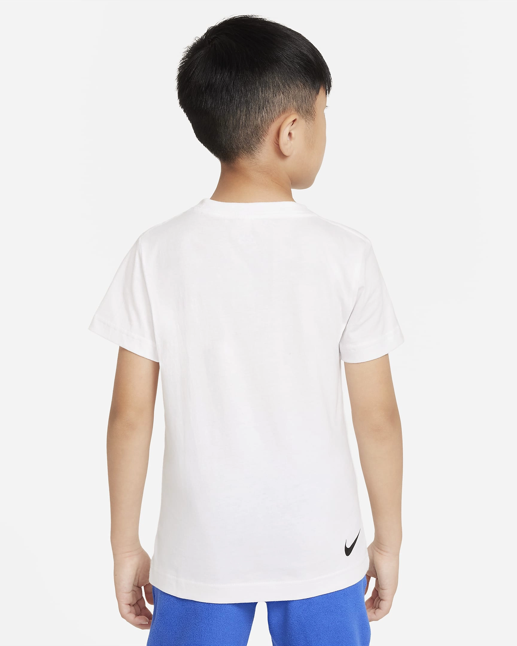 Nike ACG: Eventyrlyst for små eventyrere! Superkul t-skjorte for barnas utendørslek, klar for norske sommerdager.